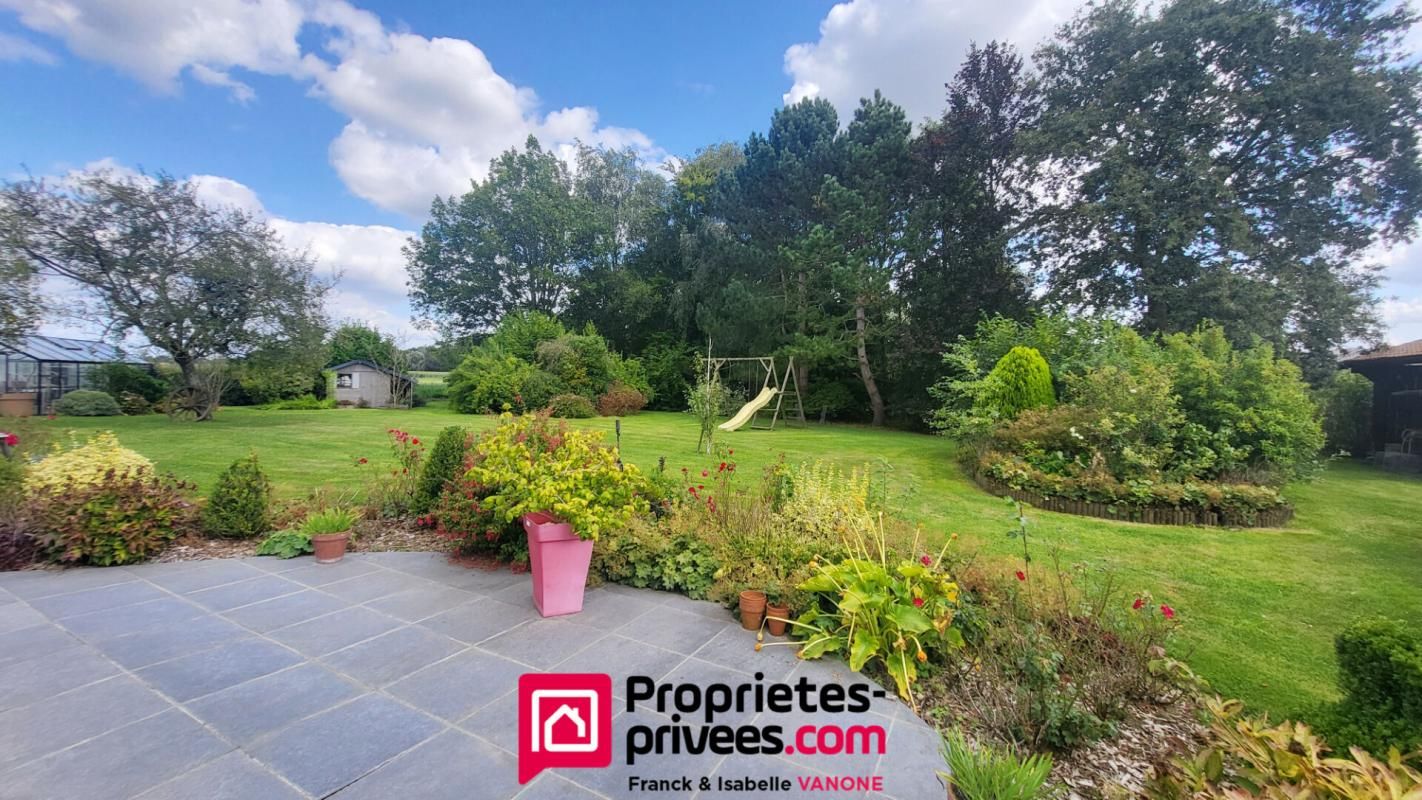 LAMBERSART Exceptionnel corps de ferme au carré -  Verlinghem - 249 m² 1