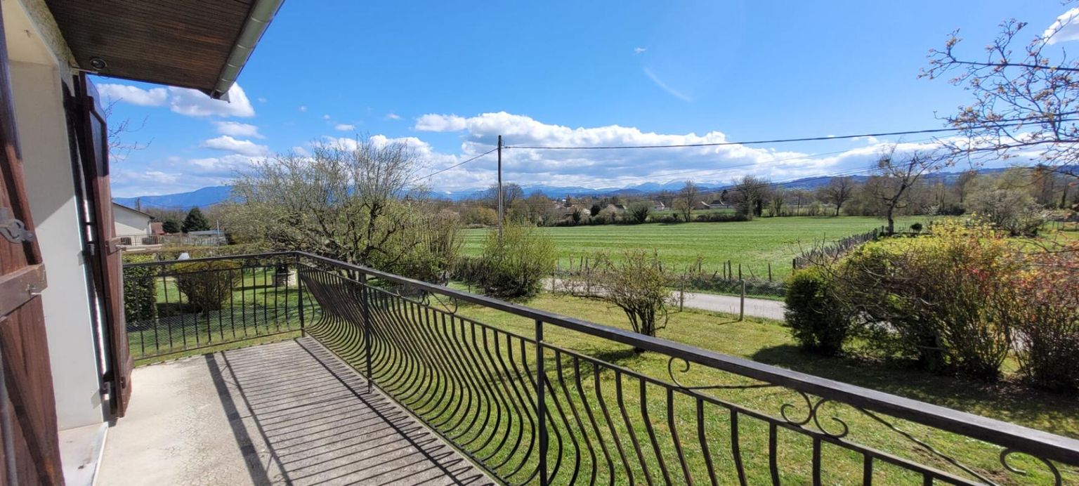 Maison avec vue dégagée sur les montagnes-Terrain 1737 m2- Fort potentiel
