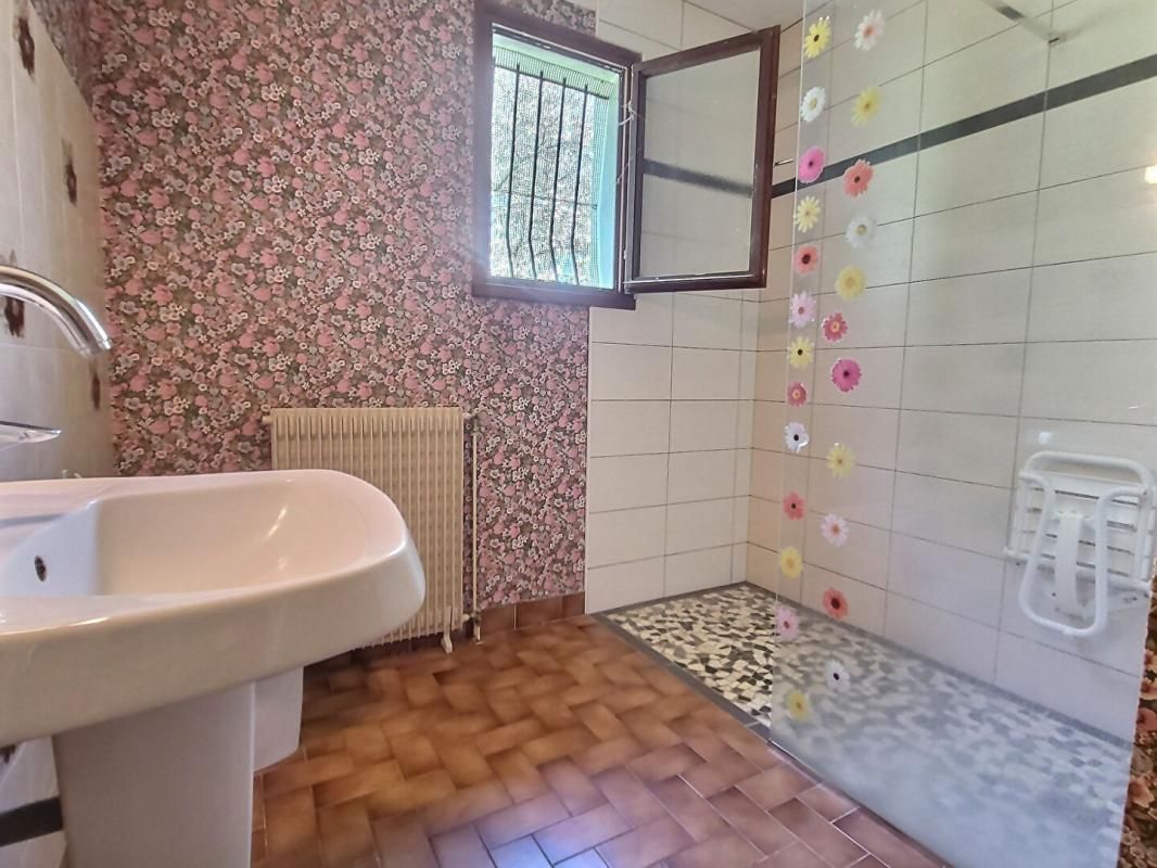 LES ABRETS EN DAUPHINé Maison avec vue dégagée sur les montagnes-Terrain 1737 m2- Fort potentiel 4