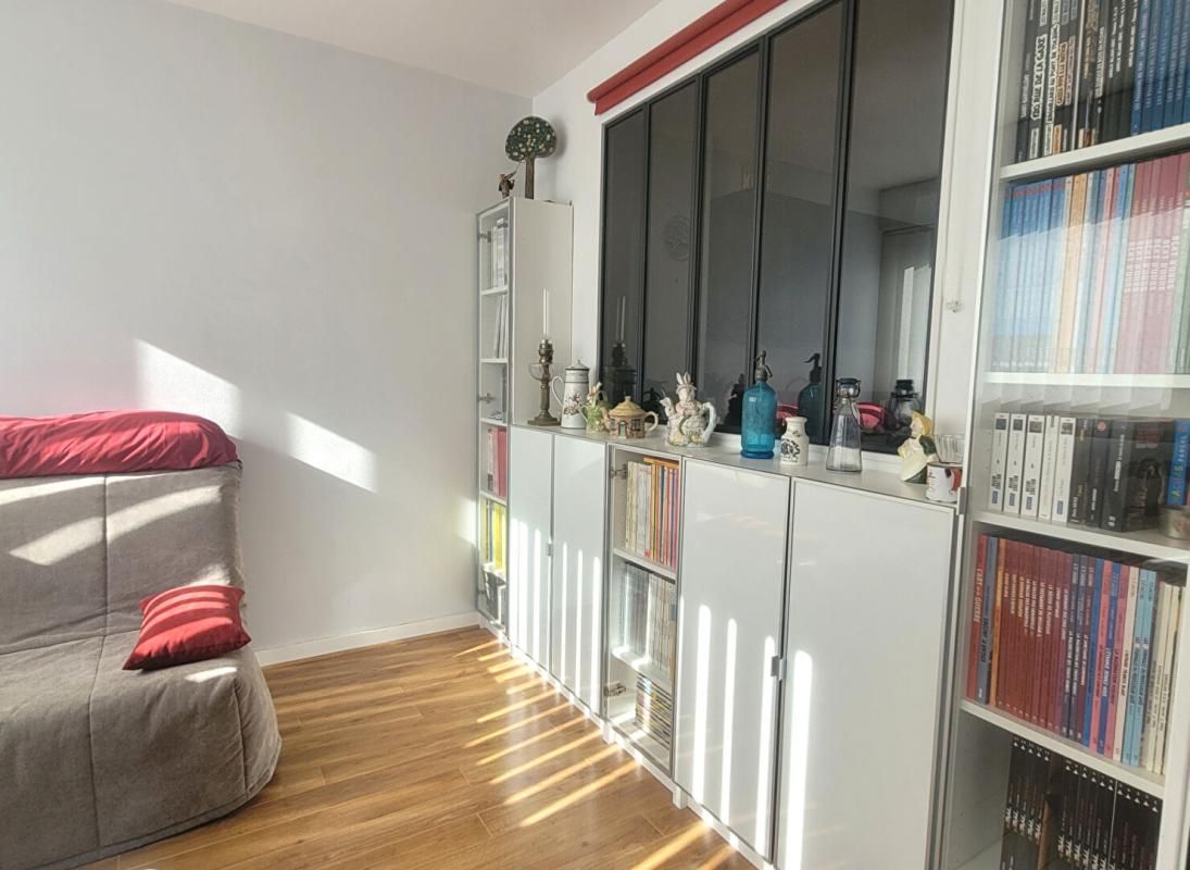 POISSY Appartement  de 111m² avec 3 chambres, un bureau, balcon, 2 box et une cave dans résidence de standing 4