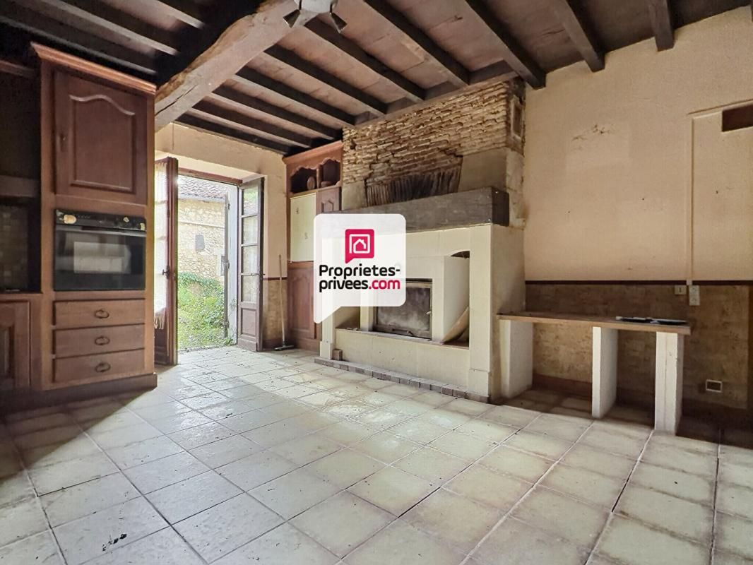 SAINT-AQUILIN Maison T2/3 d'env. 98m² à réhabiliter en plein coeur du bourg de SAINT-AQUILIN (24110) 2