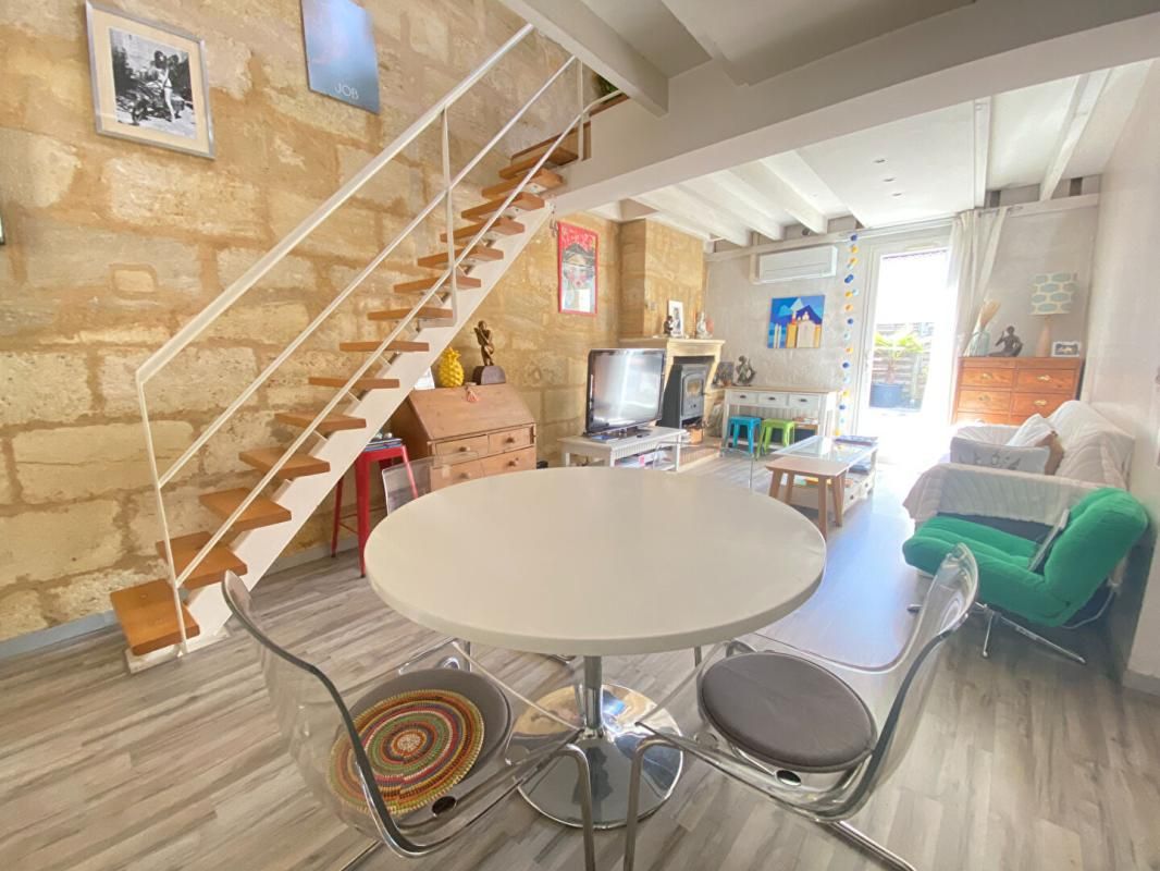 BORDEAUX Grand appartement 2 chambres, 3 possibles, avec grande terrasse, grand entrepôt de 134m² qui peut être utilisé en grand garage et atelier 3