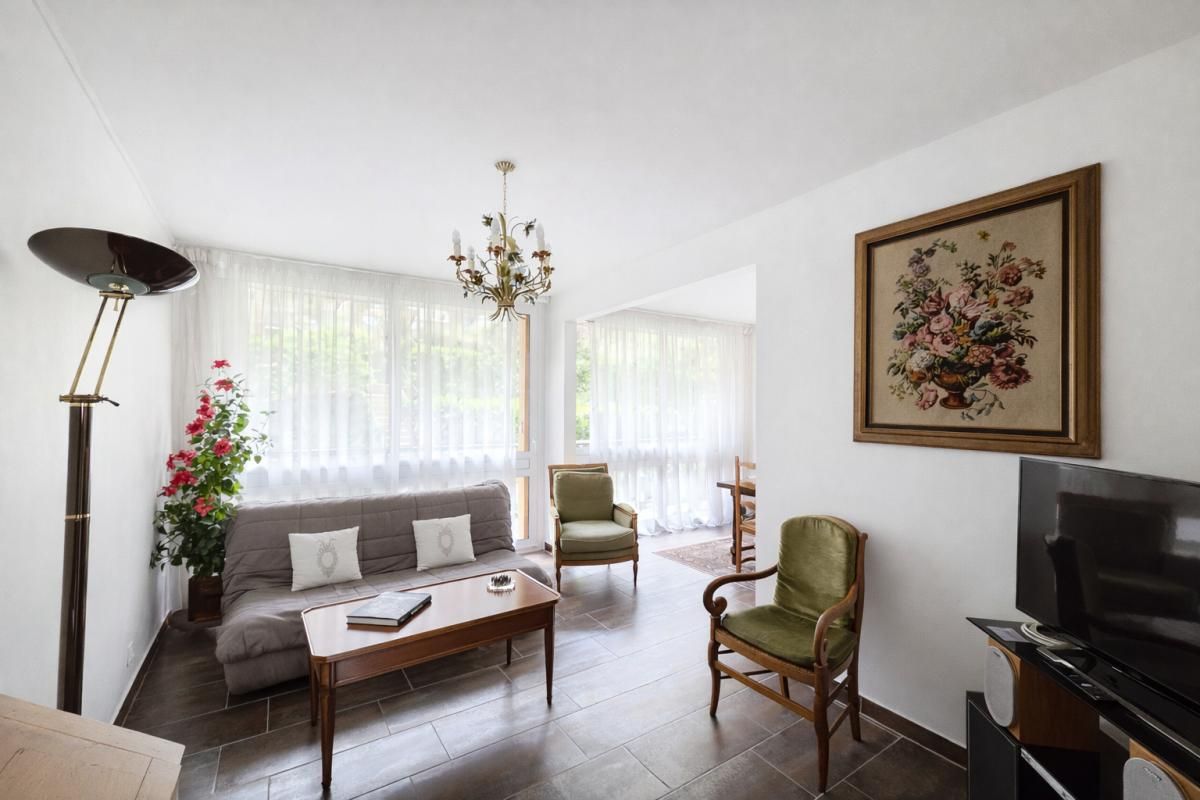 FONTENAY-LE-FLEURY Appartement Fontenay Le Fleury 3 pièce(s) 55 m2 2