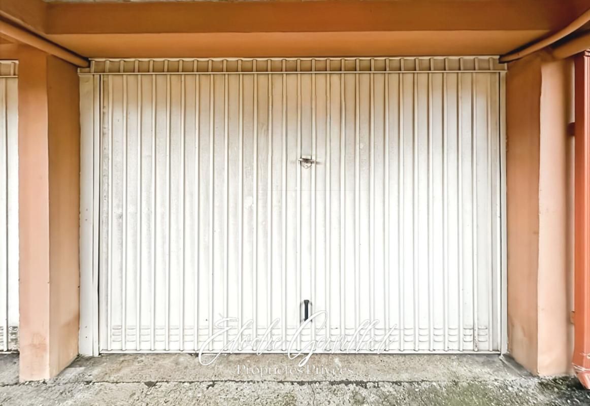 CARCASSONNE Garage de 18 m² dans résidence à Carcassonne 3