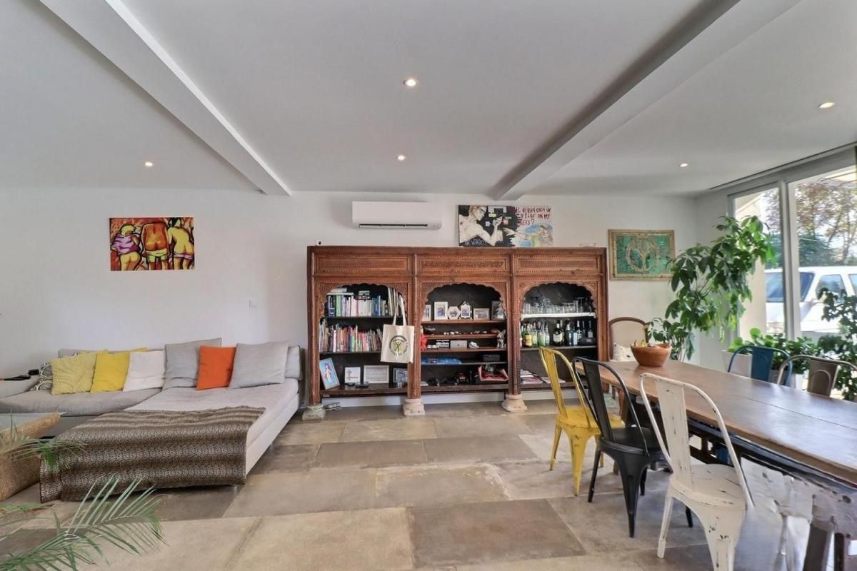 CABANNES Mas rénové en campagne 200m² habitables avec jardin, piscine et garage 4