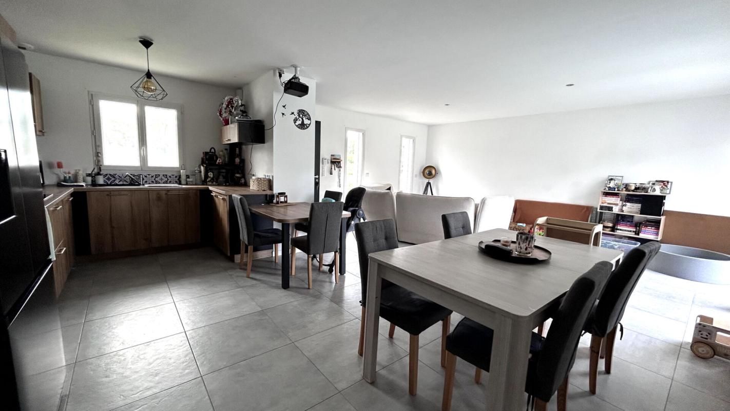 SAINT-JULIEN-L'ARS ST JULIEN L'ARS - PLAIN-PIED RÉCENT 2024 ? LUMIÈRE, CONFORT & VIE TOUT SIMPLEMENT IDÉALE 4