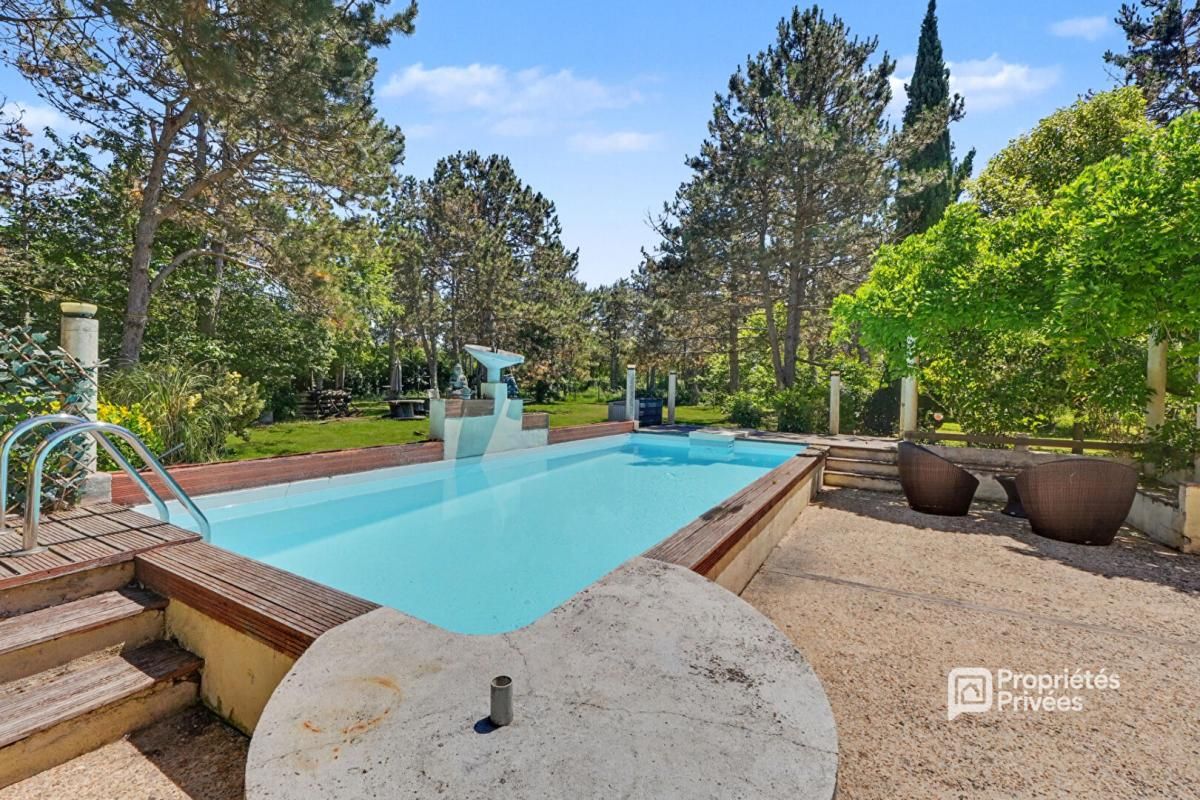 Maison Bessens T6 avec piscine sur une parcelle de 5666 m2