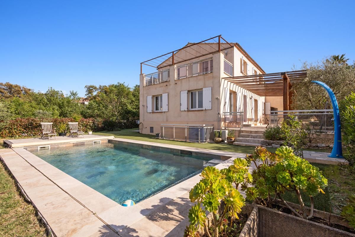 COGOLIN En exclusivité Maison avec piscine à vendre + T2 + studio à Cogolin 1