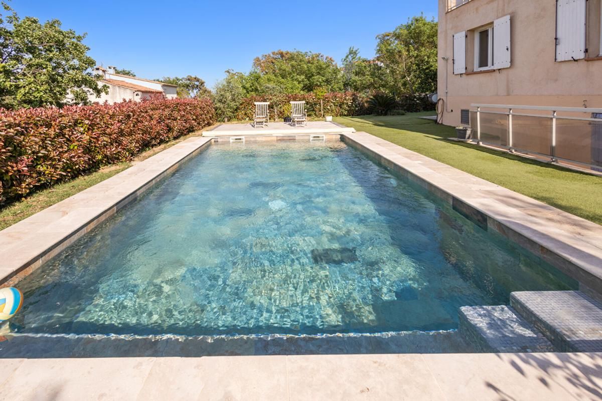 COGOLIN En exclusivité Maison avec piscine à vendre + T2 + studio à Cogolin 2