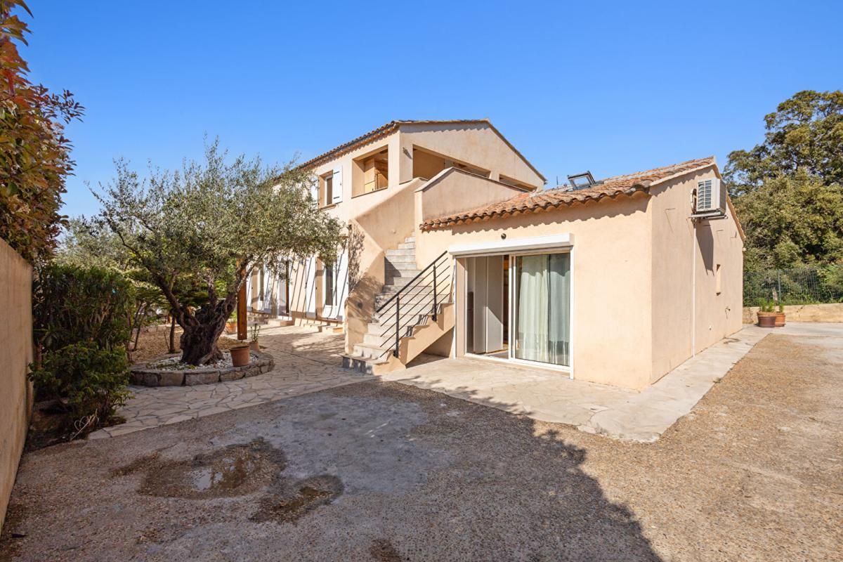 COGOLIN En exclusivité Maison avec piscine à vendre + T2 + studio à Cogolin 3