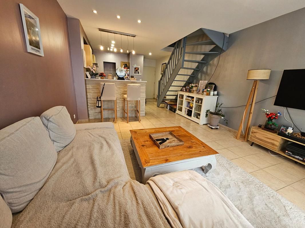 SARAN Appartement duplex 3 pièces, 68 m², Jardinet, 2 parkings 2