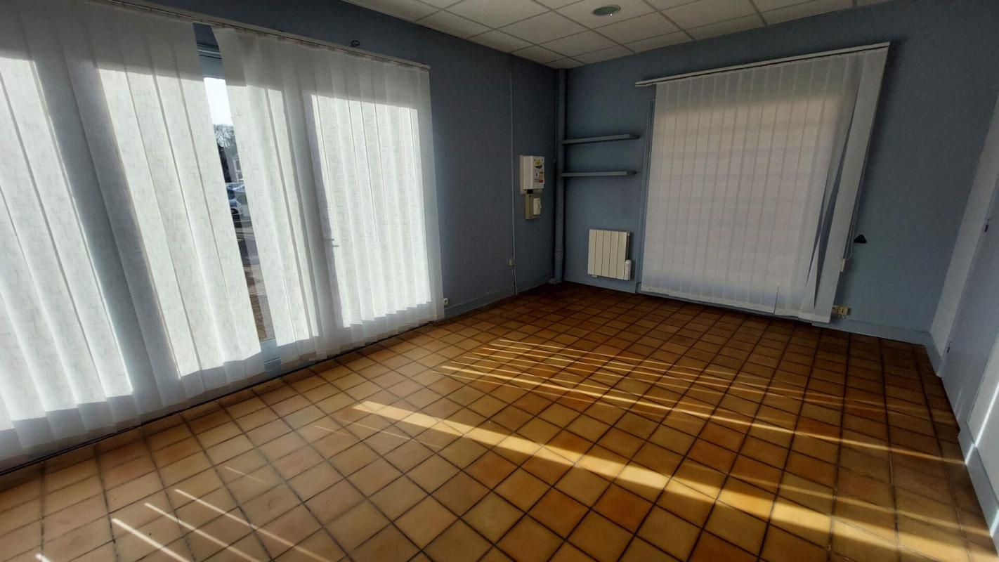NONANCOURT SECTEUR NONANCOURT - Local commercial de 54 m²  accès PMR 3