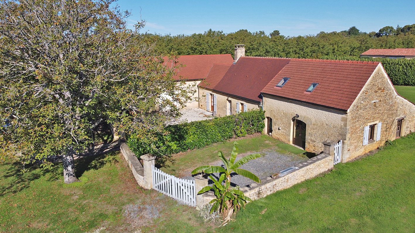 SAINT-CREPIN-ET-CARLUCET Maison SAINT CREPIN ET CARLUCET 7 pièce(s) 139 m2 3