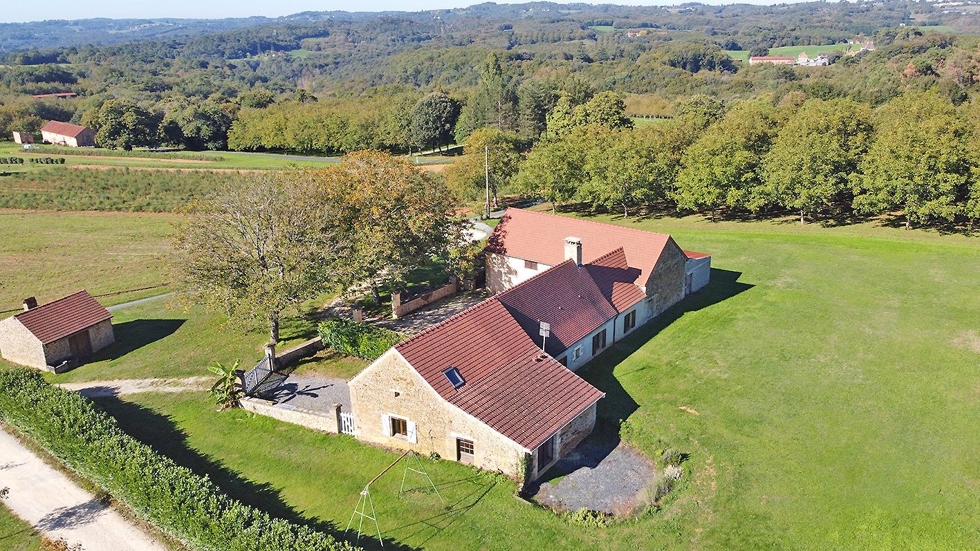 SAINT-CREPIN-ET-CARLUCET Maison SAINT CREPIN ET CARLUCET 7 pièce(s) 139 m2 4