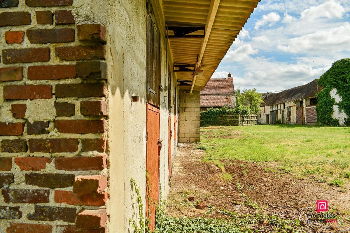 OTHIS À VENDRE Charmant corps de ferme à fort potentiel  2000 m² Un cadre de vie unique à la campagne 3