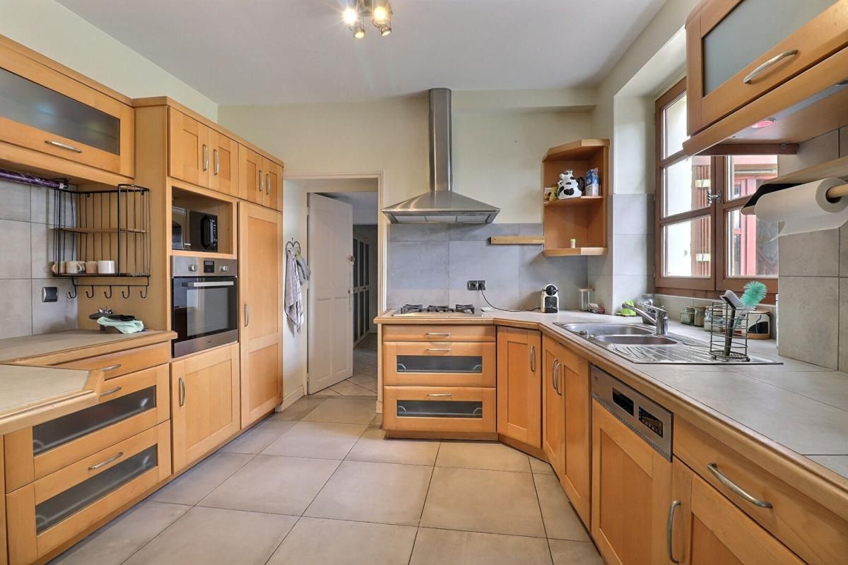 LA BUISSIERE Ancien corps de ferme 8P 253 m² avec dépendances à LA BUISSIERE (38530) 4