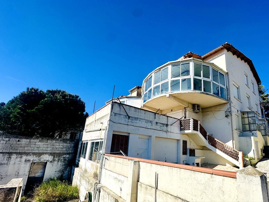 LES PENNES-MIRABEAU Maison 9 pièces de 276m² avec deux appartements sur une parcelle de 1434m² divisible 2