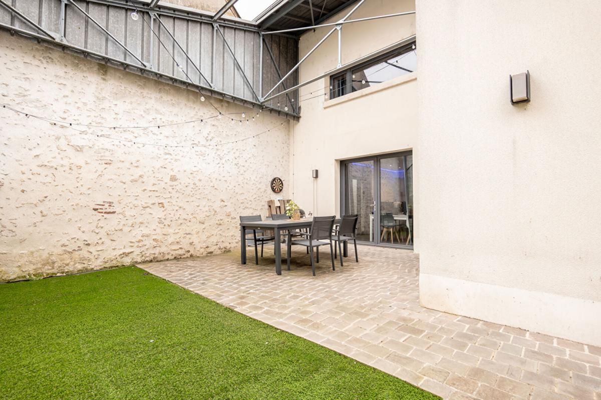 MEUNG-SUR-LOIRE LIEUX UNIQUES ® x PROPRIÉTÉS PRIVÉES PROPOSE LOFT DE 126 M² - HYPER-CENTRE MEUNG-SUR-LOIRE 3