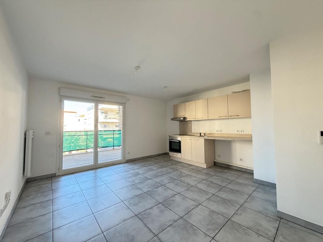 LE LAVANDOU Appartement T2 avec grande terrasse à 800m de la plage - LE LAVANDOU 2