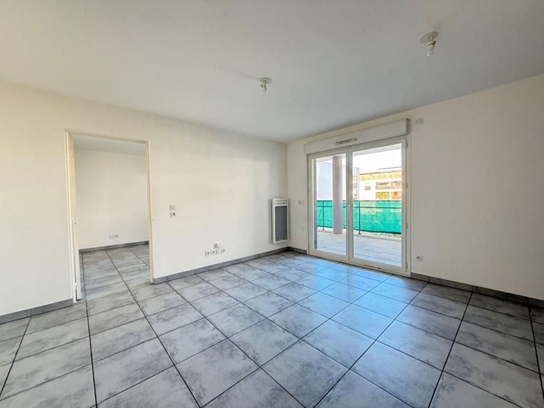 LE LAVANDOU Appartement T2 avec grande terrasse à 800m de la plage - LE LAVANDOU 3