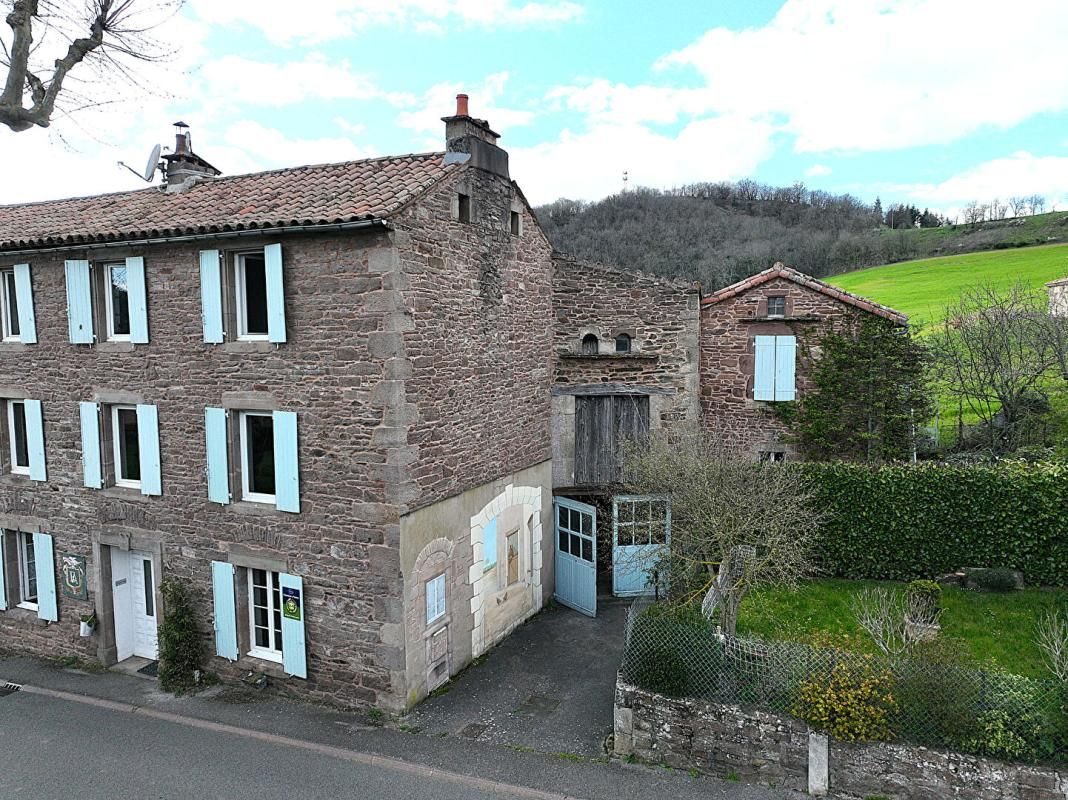 SAINT-VICTOR-ET-MELVIEU Ensemble immobilier de 193m2 + garage 100m2 - 5 logements 2