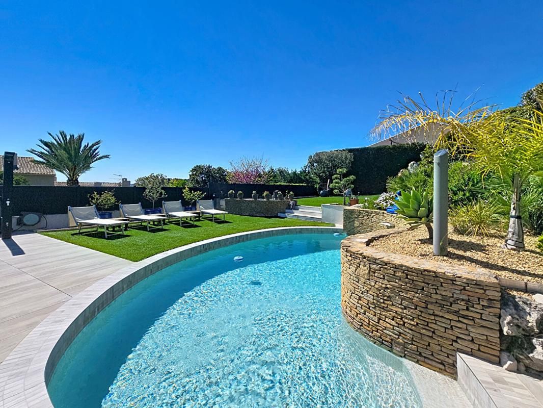 SIX-FOURS-LES-PLAGES Les Lones - Villa 210 m² aux prestations haut de gamme - vue mer - Garages 1