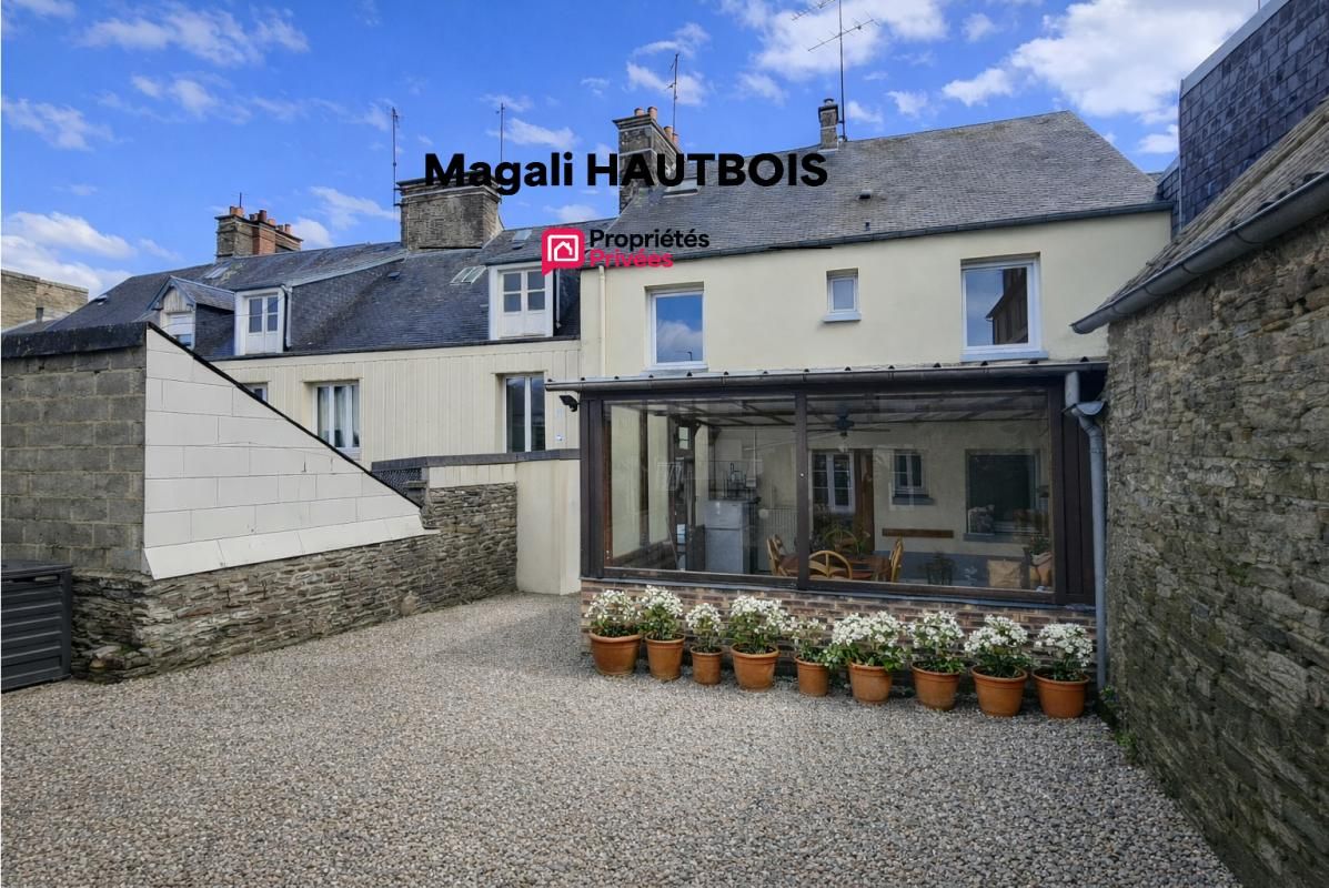 SAINT-HILAIRE-DU-HARCOUET Maison de ville Saint Hilaire Du Harcouet 6 pièce(s) 167 m2 4