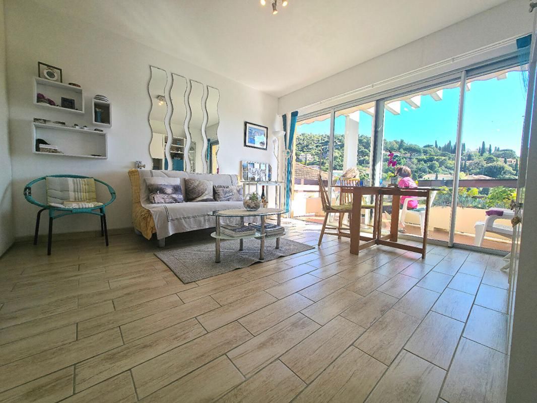 LE LAVANDOU GRAND STUDIO À LA FOSSETTE vue mer et terrasse 2