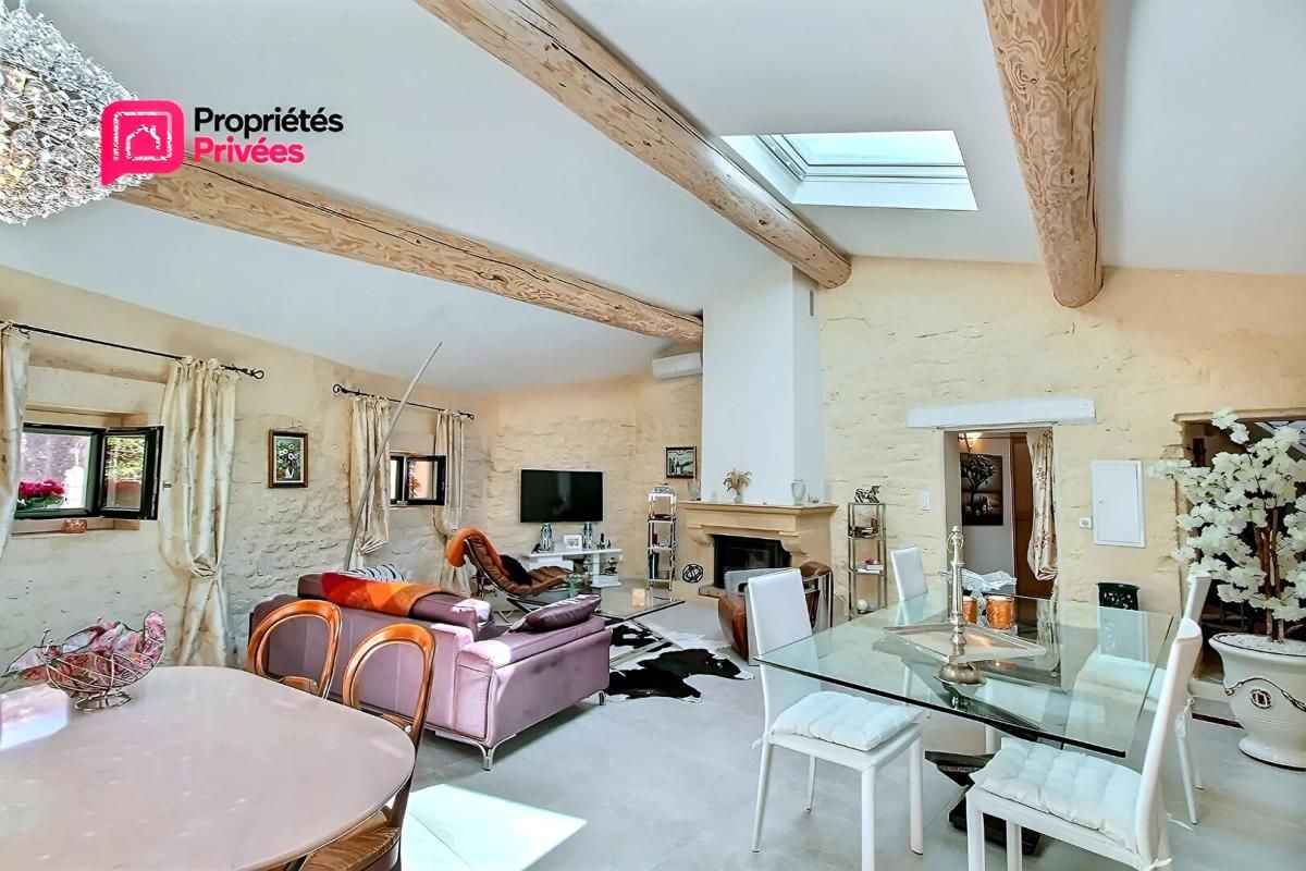 UZES : A 5 km Maison de village 5 pièce(s) 118 m2, Terrasse , entièrement rénovée