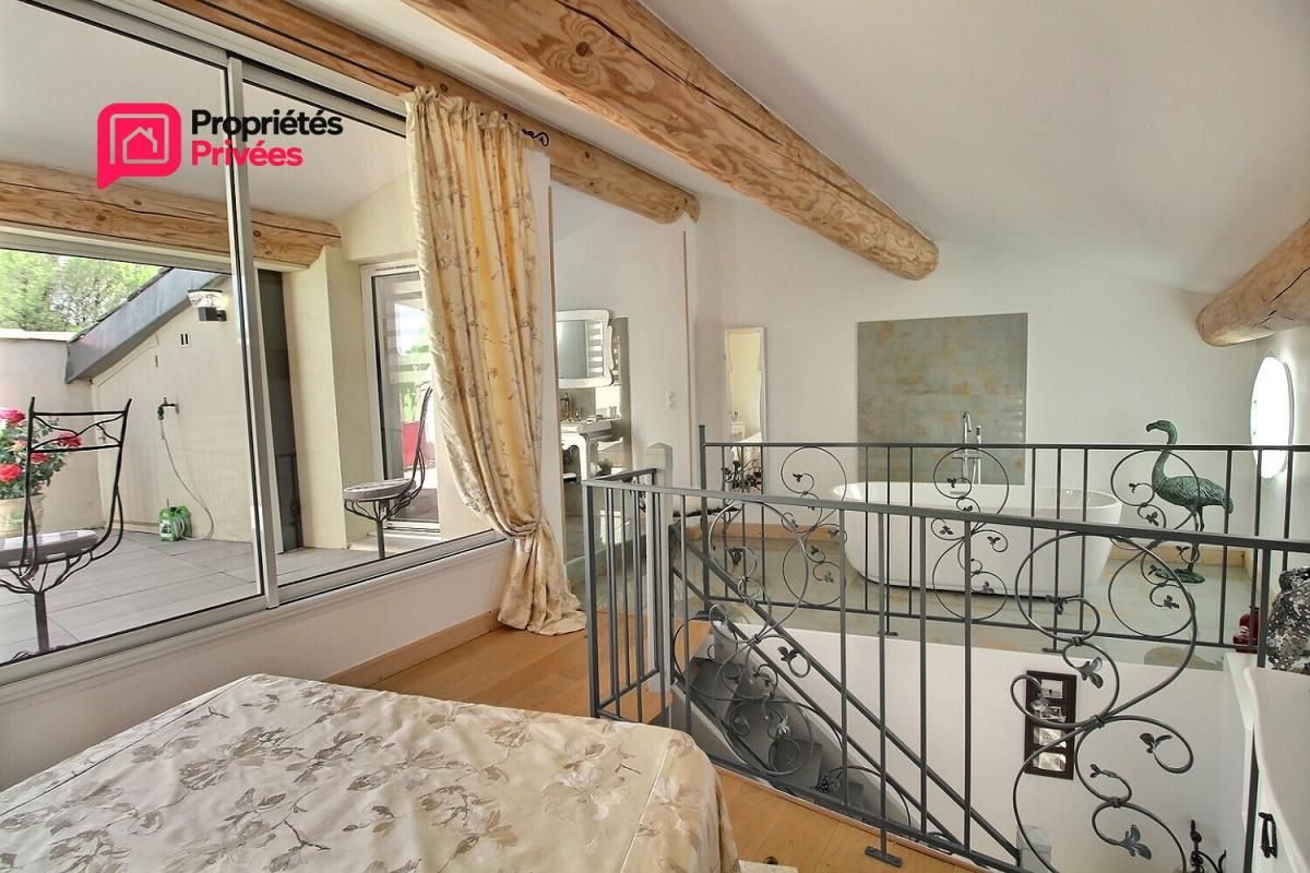 UZES UZES : A 5 km Maison de village  5 pièce(s) 118 m2, Terrasse , entièrement rénovée 2