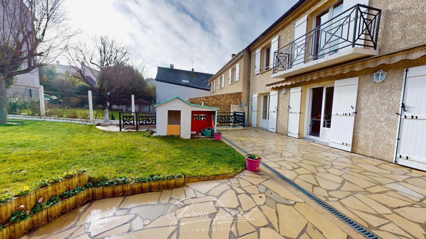 Secteur Centre/Bas-Coteau  - Maison familiale 8P (6 chambres + bureau + sous-sol intégral)