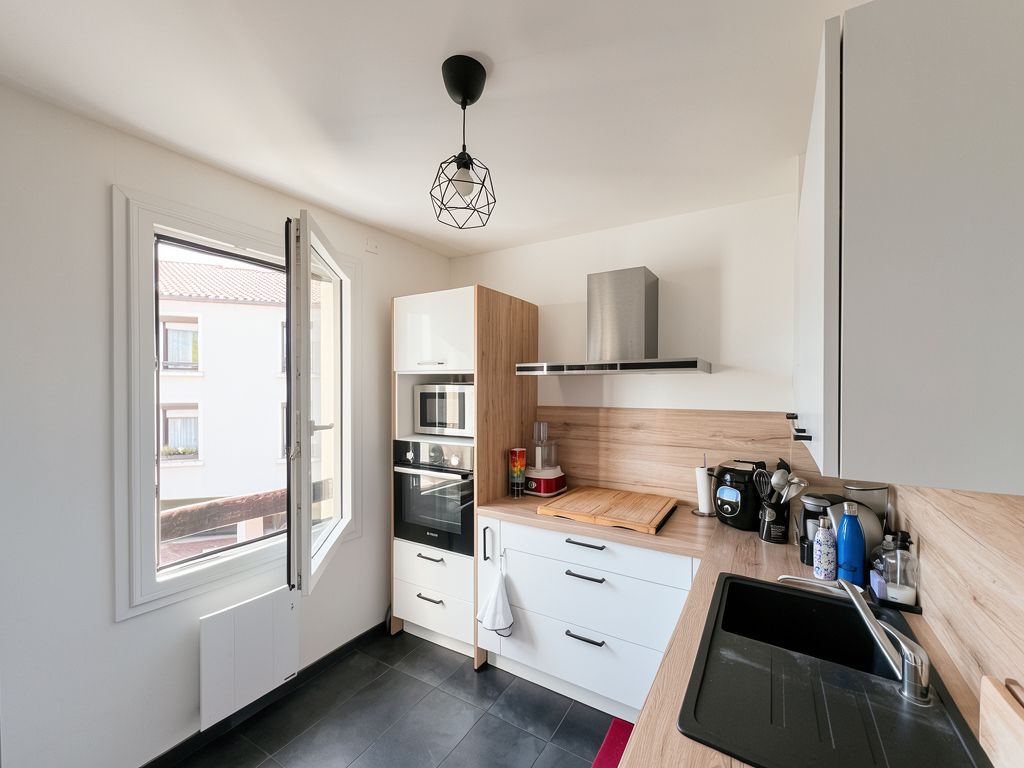 RIOM Appartement rénové au dernier étage 3