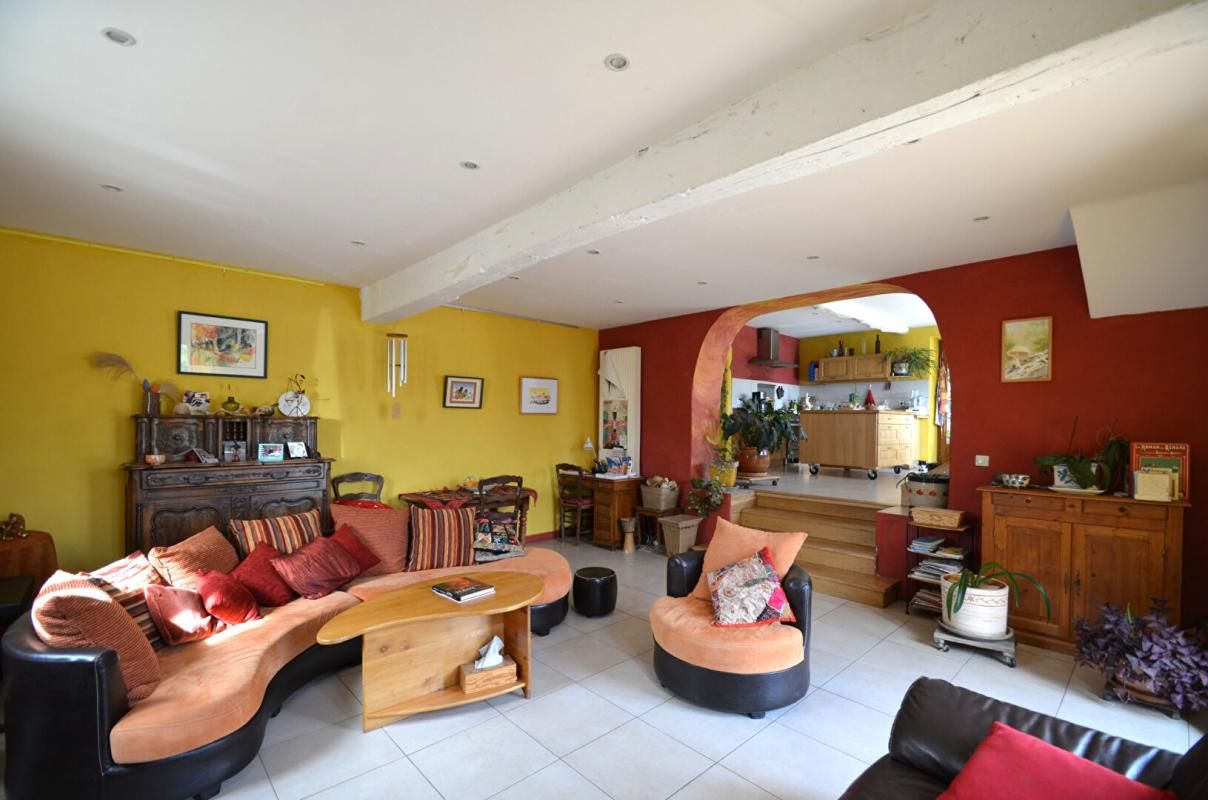 LENTILLY Maison de 220 m2 et dépendance de 180m2 + cave + garage : Ideal Famille nombreuse et : ou activité 2