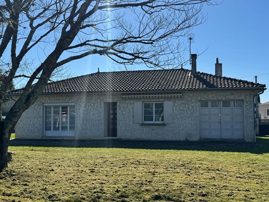 VAYRES Maison à Vayres  de  5 pièces  de 105 m2 - 3 chambres - Un chai de 60 m² - Terrain de 1270 m² 1