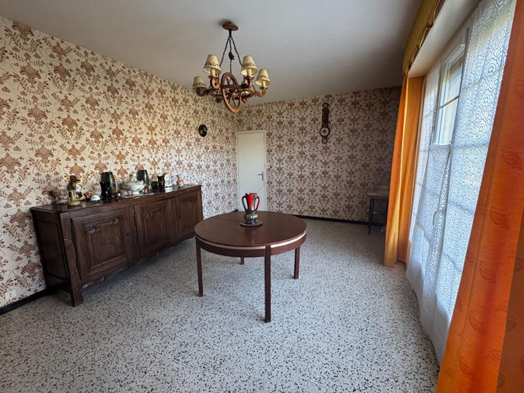 VAYRES Maison à Vayres  de  5 pièces  de 105 m2 - 3 chambres - Un chai de 60 m² - Terrain de 1270 m² 3