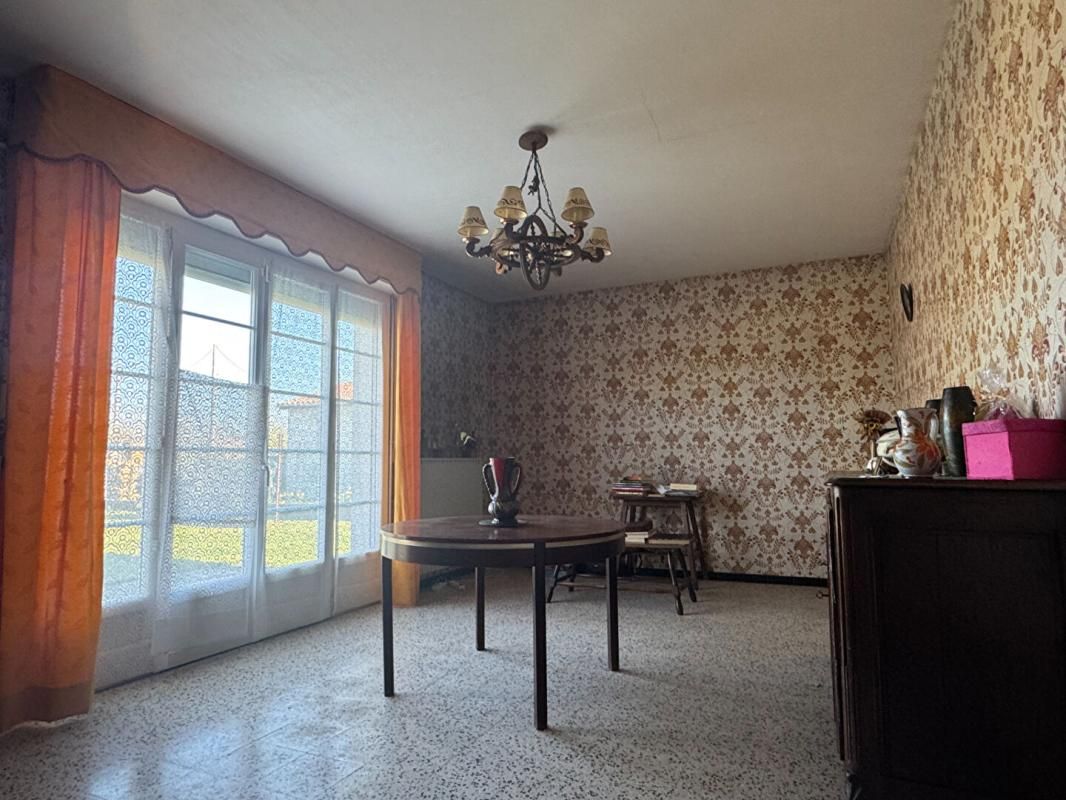 VAYRES Maison à Vayres  de  5 pièces  de 105 m2 - 3 chambres - Un chai de 60 m² - Terrain de 1270 m² 4