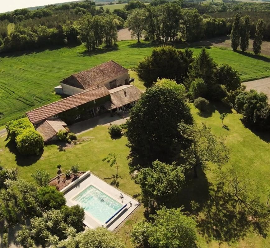 ALLEMANS Maison Avec Piscine Allemans 8 pièce(s) 205 m2 1