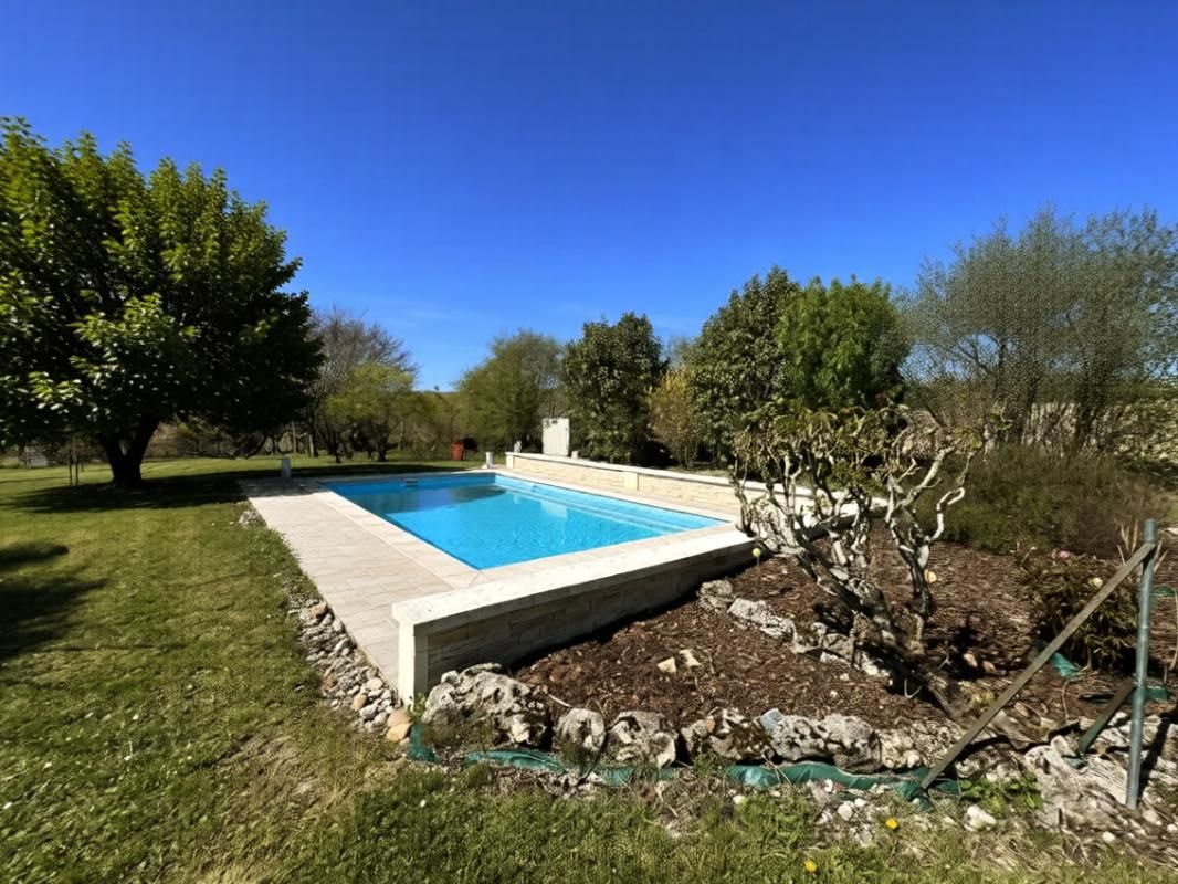 ALLEMANS Maison Avec Piscine Allemans 8 pièce(s) 205 m2 3