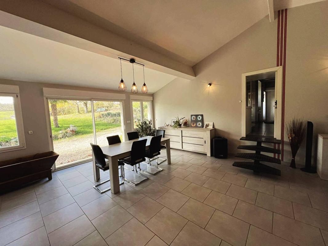 ALLEMANS Maison Avec Piscine Allemans 8 pièce(s) 205 m2 4