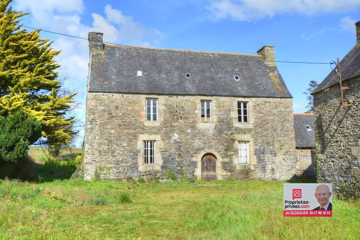 Corps de ferme à restaurer sur terrain de 9 000 m2