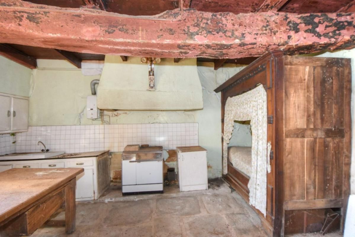 TREGUIER Corps de ferme à restaurer sur terrain de 9 000 m2 3