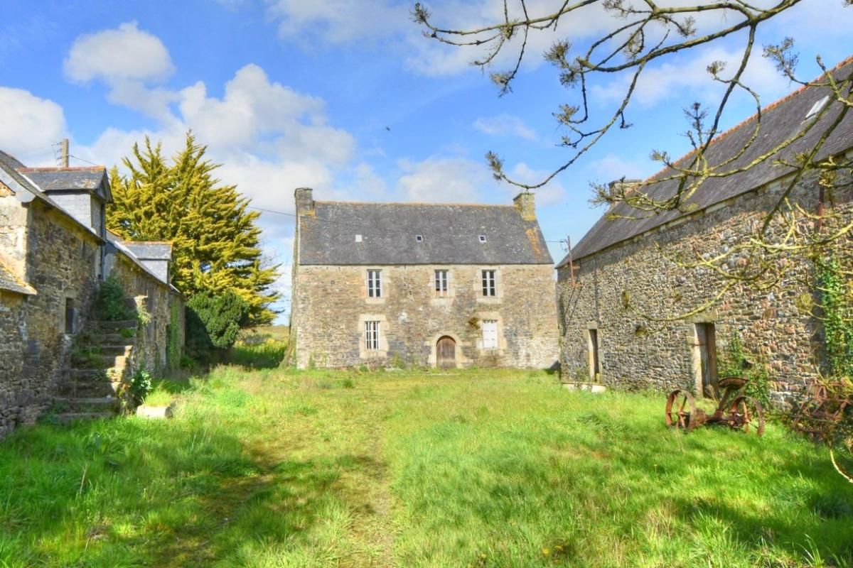 TREGUIER Corps de ferme à restaurer sur terrain de 9 000 m2 4