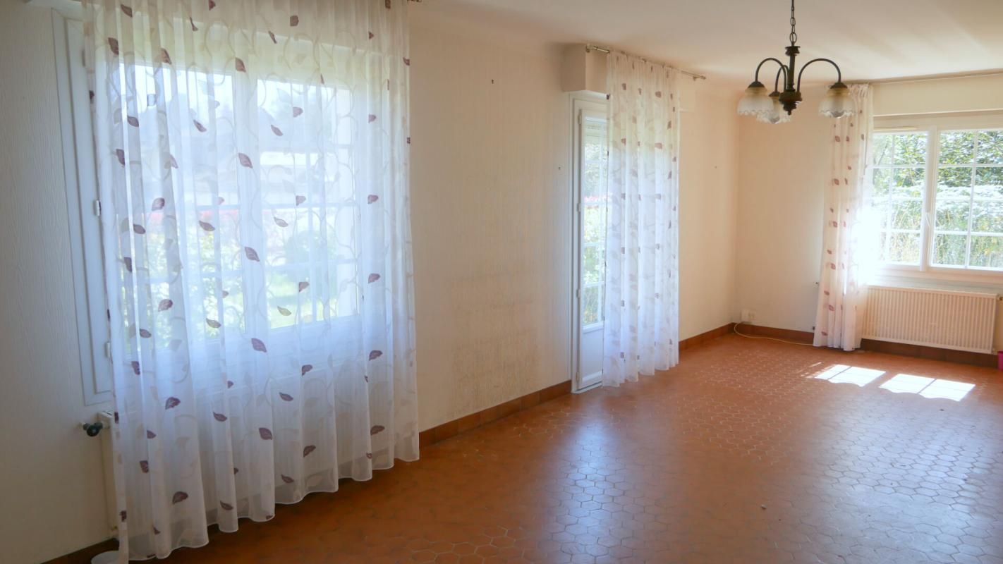 SAINT-NAZAIRE Maison à rénover - 208 m² avec dépendances sur 2100 m² de terrain - Proche commerces et écoles 4