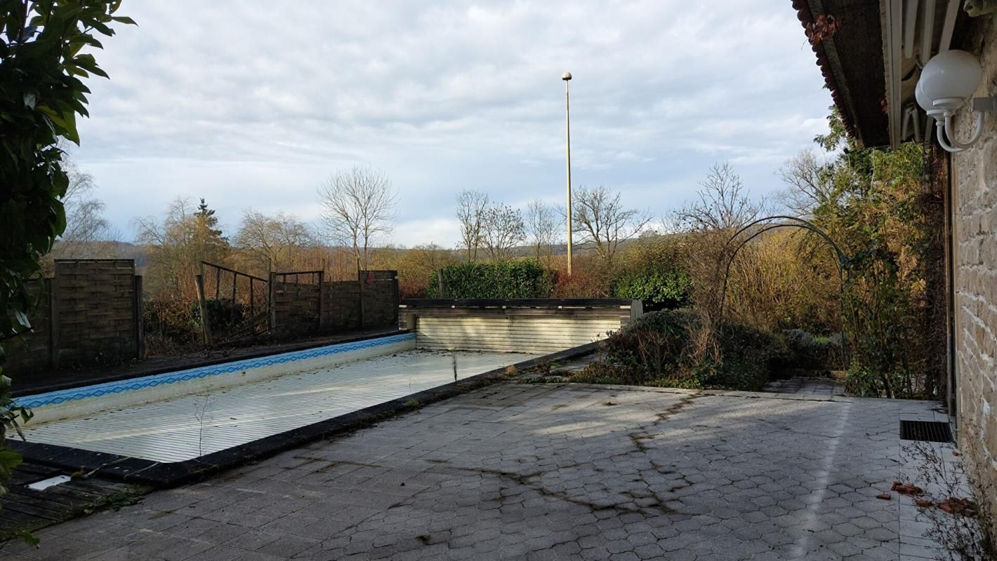 POLAINCOURT-ET-CLAIREFONTAINE Maison Polaincourt Et Clairefont 10 pièce(s) 331 m2 jardin, piscine 3