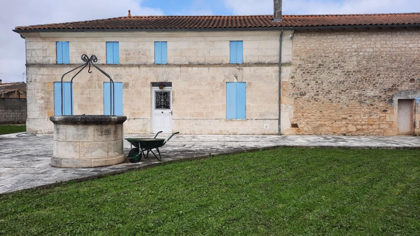 NIEUL-LE-VIROUIL Charentaise rénovée, dépendances et piscine 2