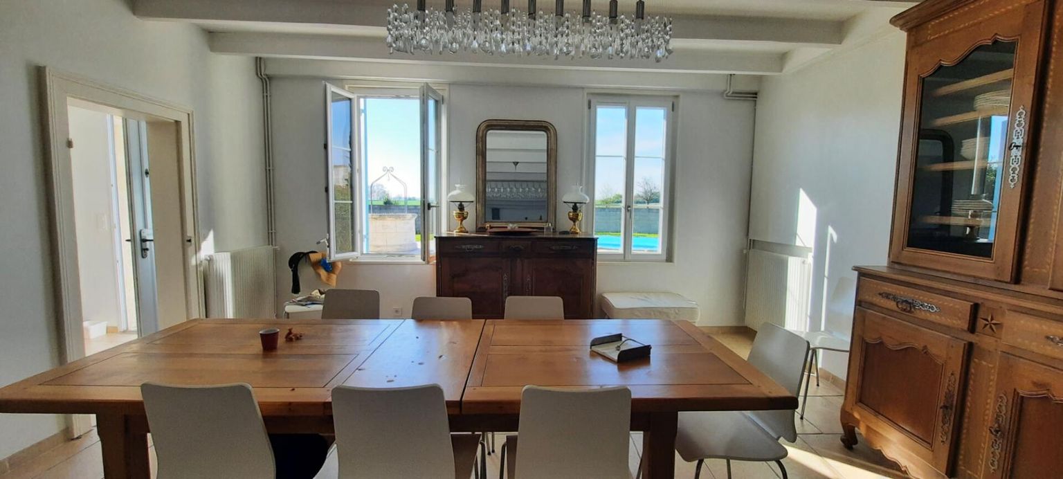 NIEUL-LE-VIROUIL Charentaise rénovée, dépendances et piscine 4