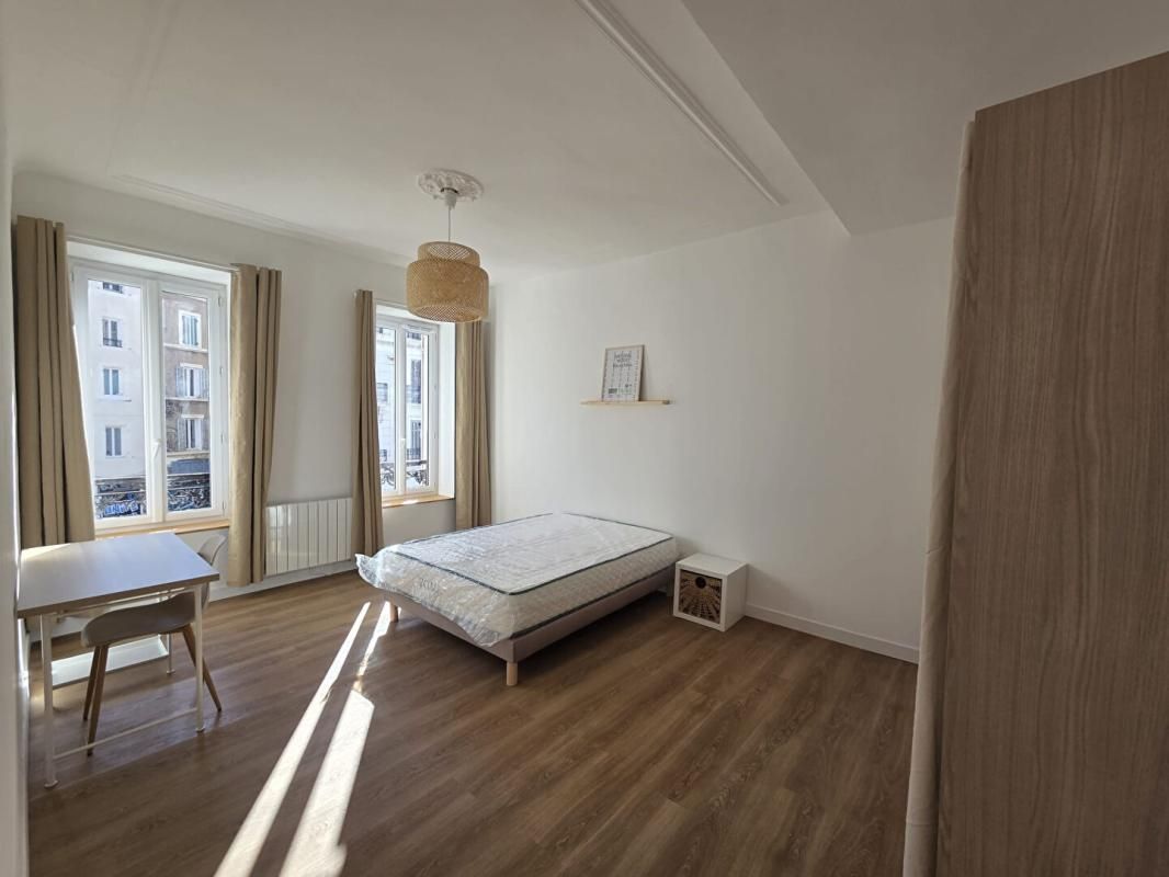 MARSEILLE-6E-ARRONDISSEMENT COLOCATION DE 4 CHAMBRES Cours Lieutaud 13006 4