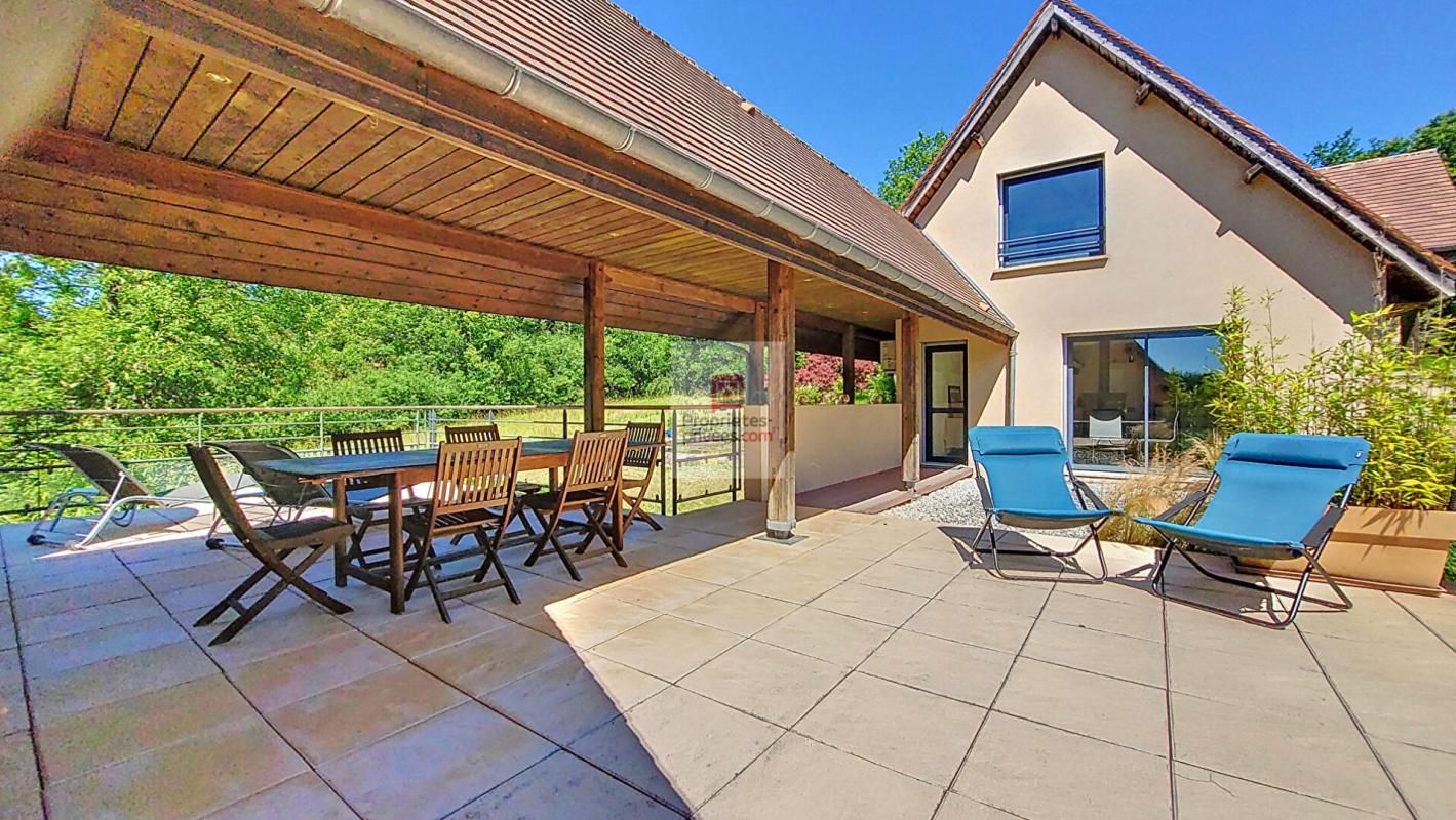 ROUFFIGNAC-SAINT-CERNIN-DE-REILHAC Vue panoramique, calme absolu,  intimité! Un véritable coup de coeur architectural! 2 Maisons.  5 Chambres, 4 salles d'eau. Jardin environ 1ha 3