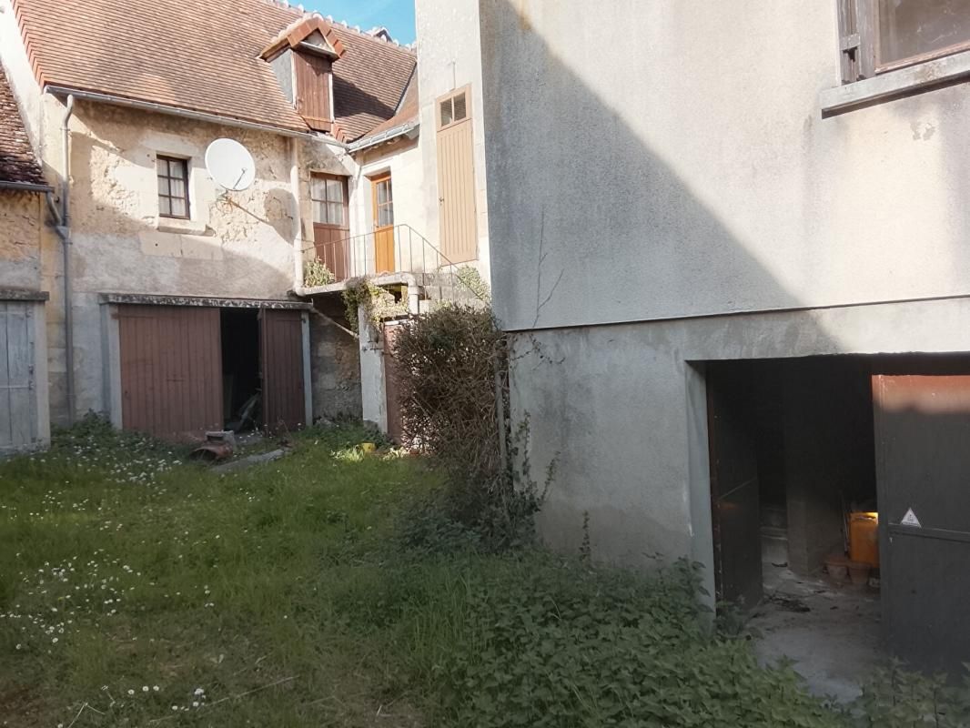 LE PETIT-PRESSIGNY Maison Le  Petit Pressigny 8 pièce(s) 200 m2 3