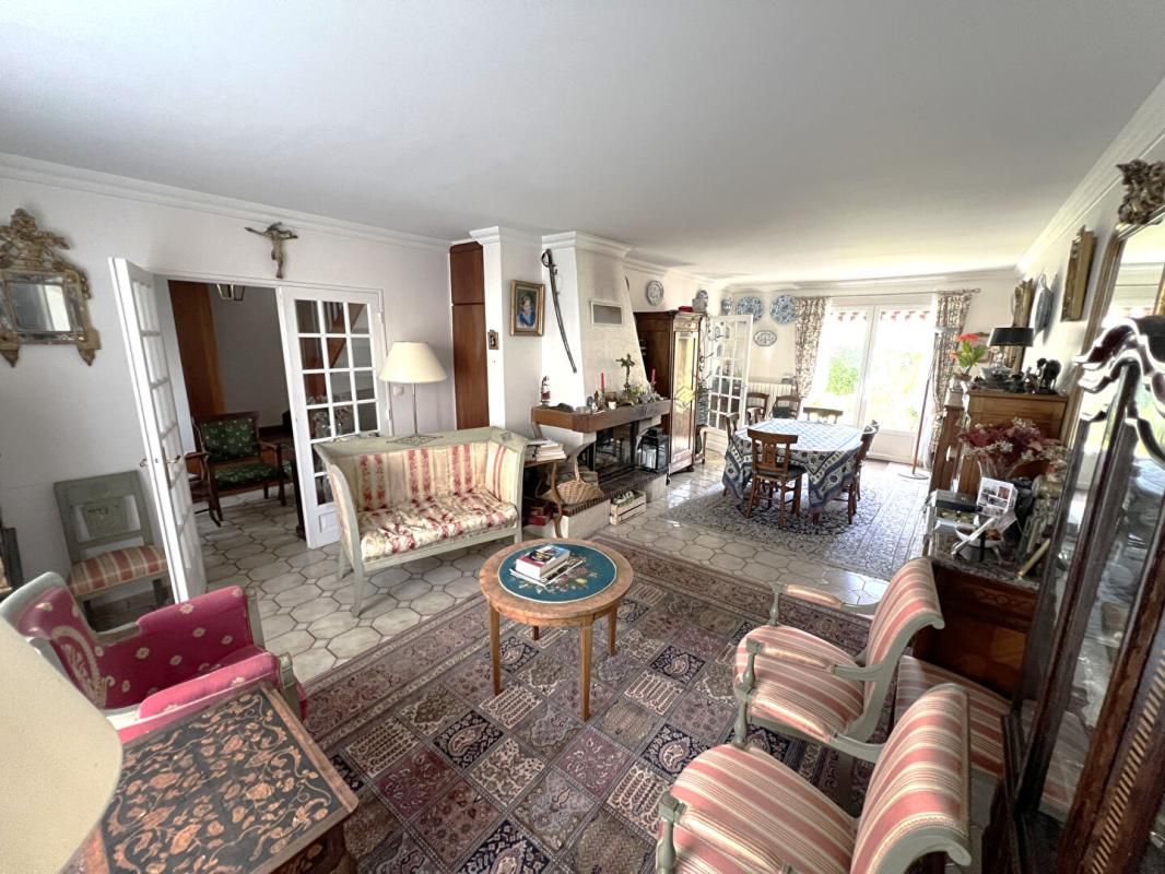 VILLEPREUX Maison Villepreux 9 pièces 7 chambres 180 m2 Type Marly 4